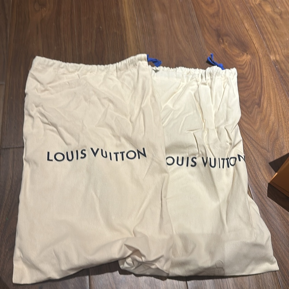 Brand new 100 % Louis Vuitton booties with box, receipt and dust bags. - Picture 5 of 7